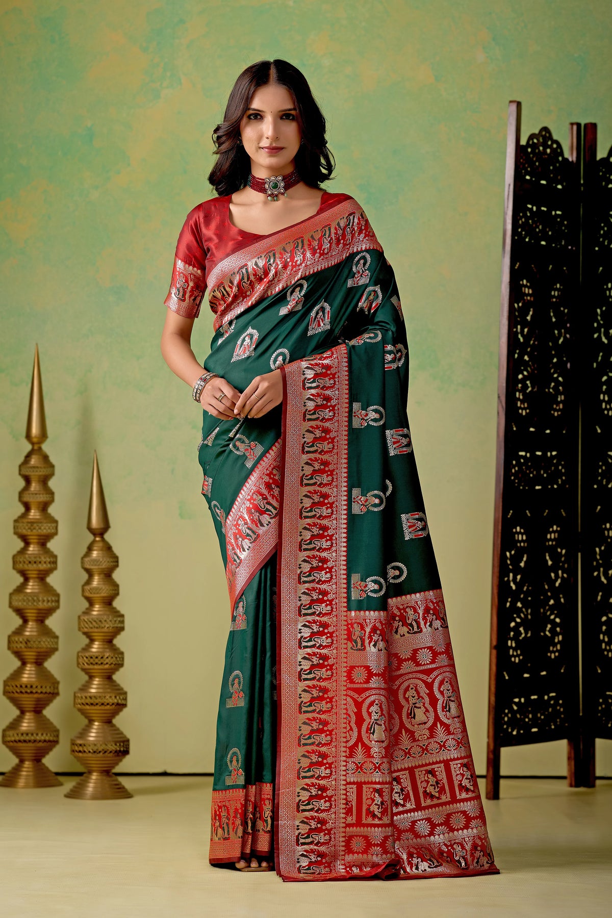 Elegant Motif Baluchari Silk Saree