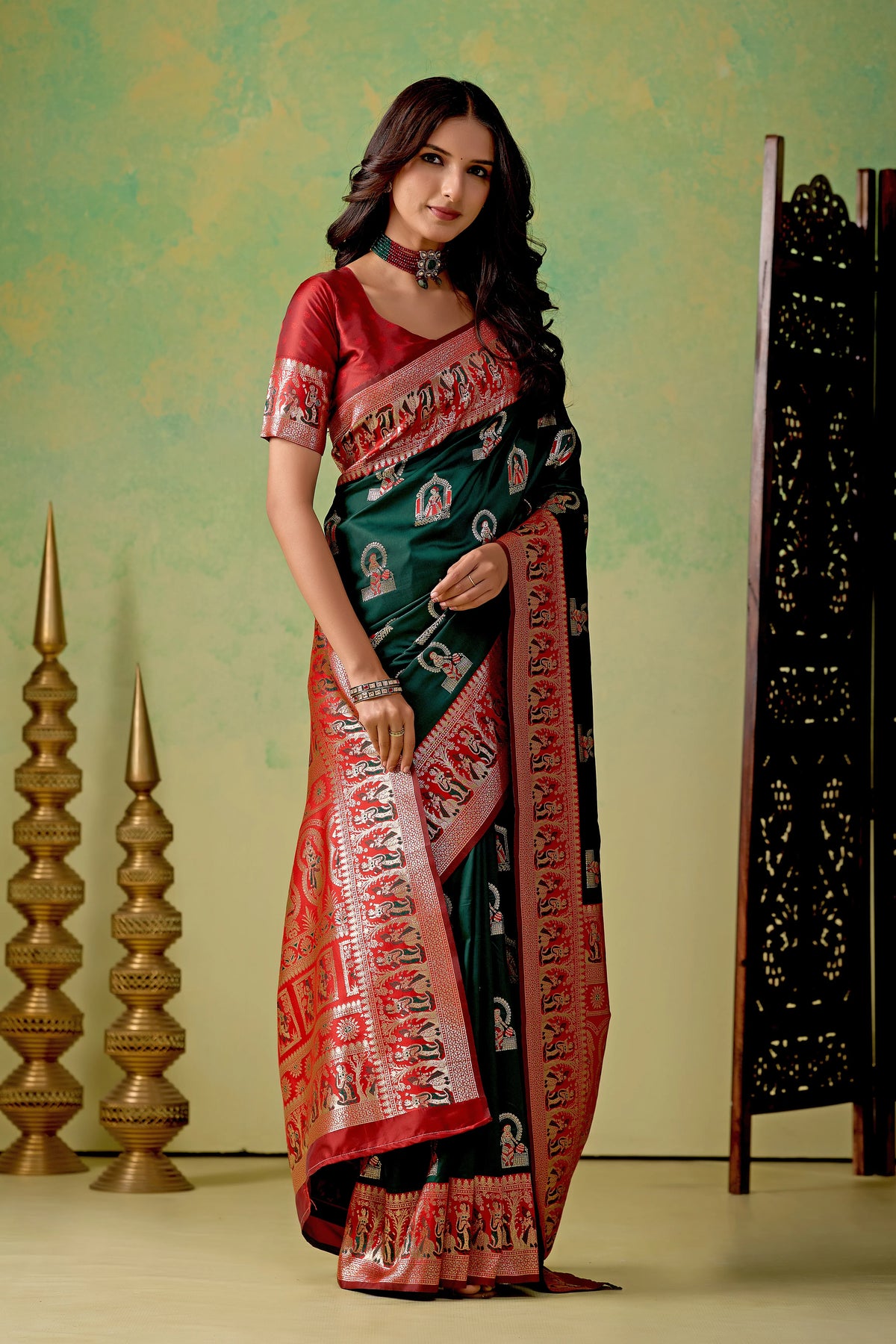 Elegant Motif Baluchari Silk Saree
