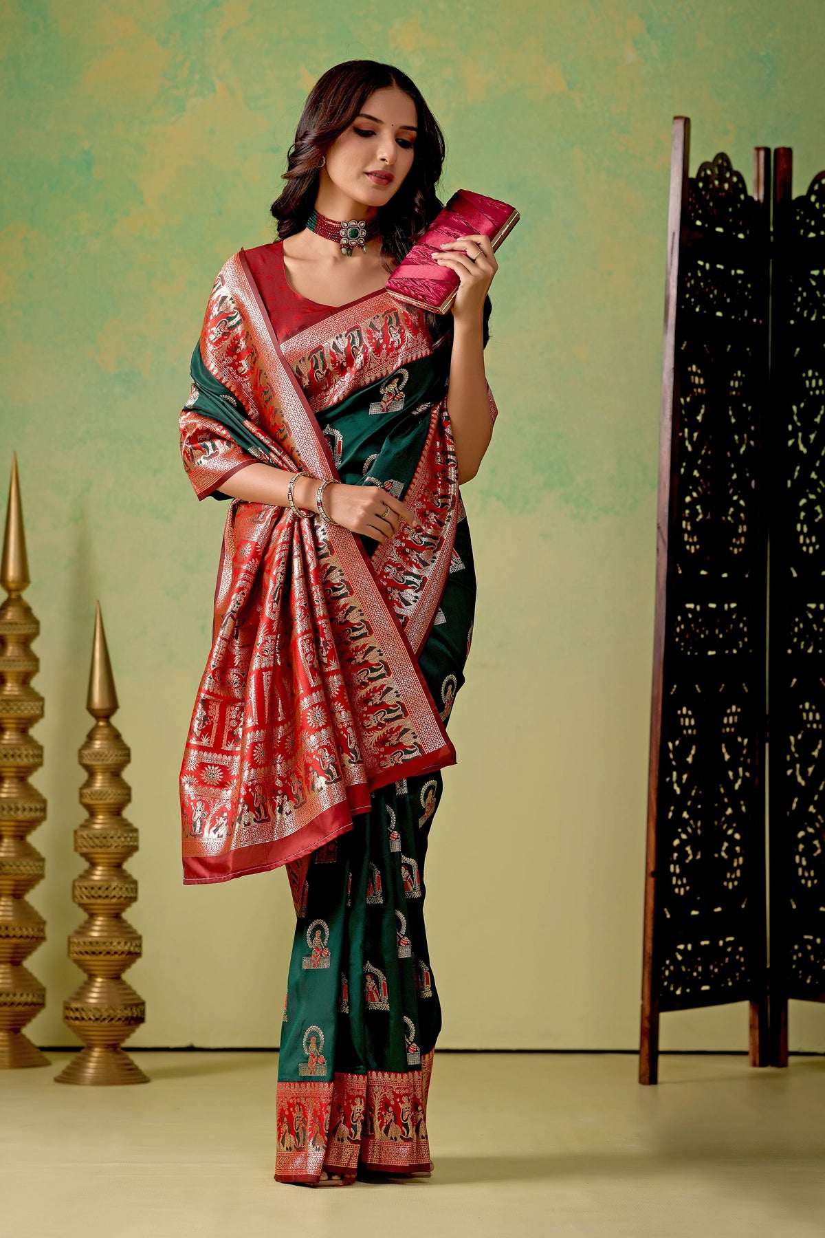 Elegant Motif Baluchari Silk Saree